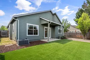 1350 Swayze Ln, Medford, OR 97501 - Photo 9