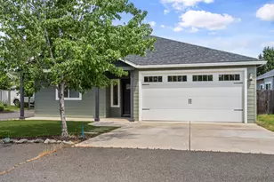1350 Swayze Ln, Medford, OR 97501 - Photo 11