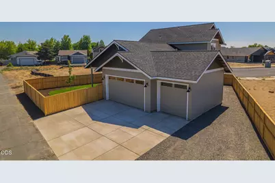 887 NW 18th Court #263, Redmond, OR 97756 - Photo 3