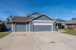 2113 NW 22nd St, Redmond, OR 97756 - Photo 3