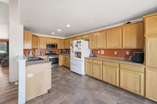 2113 NW 22nd St, Redmond, OR 97756 - Photo 9