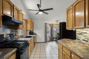 2813 SW Volcano Ct, Redmond, OR 97756 - Photo 9
