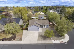2813 SW Volcano Ct, Redmond, OR 97756 - Photo 27