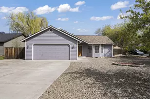 2813 SW Volcano Ct, Redmond, OR 97756 - Photo 29