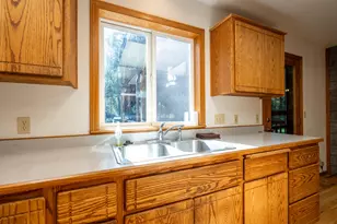 209 College Dr, Grants Pass, OR 97527 - Photo 17