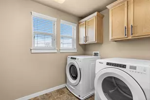 2781 NE Spring Water Pl, Bend, OR 97701 - Photo 23