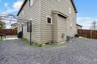 2781 NE Spring Water Pl, Bend, OR 97702 - Photo 17