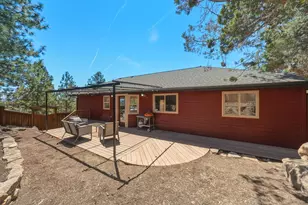 2068 NW Cascade View Dr, Bend, OR 97703 - Photo 43