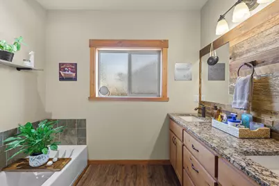 220 NW 28th Street, Redmond, OR 97756 - Photo 13