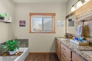 220 NW 28th St, Redmond, OR 97756 - Photo 13