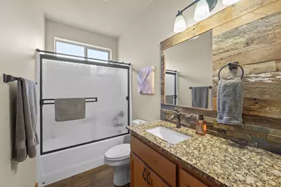 220 NW 28th Street, Redmond, OR 97756 - Photo 9