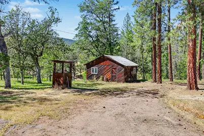 5835 Rogue River Drive, Eagle Point, OR 97524 - Photo 3