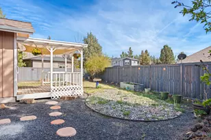 2221 NE Indigo Ln, Bend, OR 97701 - Photo 33