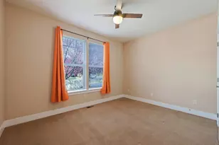 2221 NE Indigo Ln, Bend, OR 97701 - Photo 9