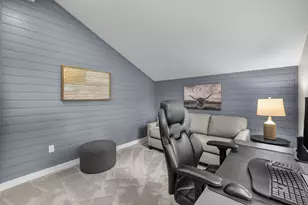 1970 Redtail Hawk Dr, Redmond, OR 97756 - Photo 13