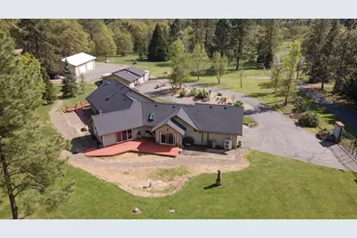 201 Hoffman Way, Grants Pass, OR 97526 - Photo 1