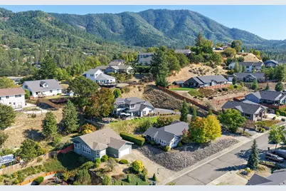 2315 Robertson Crest, Grants Pass, OR 97527 - Photo 5