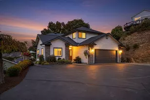 2315 Robertson Crest, Grants Pass, OR 97527 - Photo 3