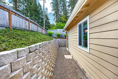 3001 University Road #A & B, Grants Pass, OR 97527 - Photo 27
