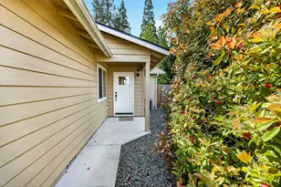 3001 University Rd, Grants Pass, OR 97527 - Photo 3