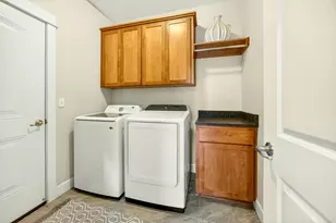 915 Hangman Way, Jacksonville, OR 97530 - Photo 27