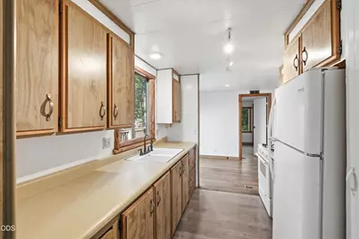 7949 Rogue River Highway, Grants Pass, OR 97527 - Photo 13