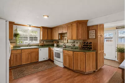 1028 E 11th Street, Medford, OR 97504 - Photo 9