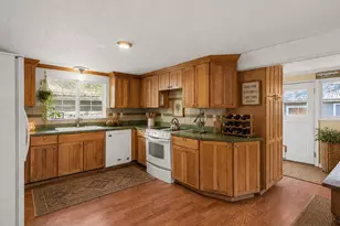 1028 E 11th St, Medford, OR 97504 - Photo 9