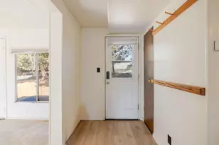 20970 Hicrest Pl, Bend, OR 97703 - Photo 9