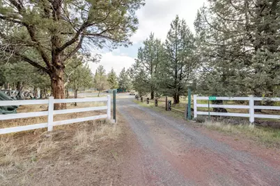 20970 Hicrest Place, Bend, OR 97703 - Photo 7