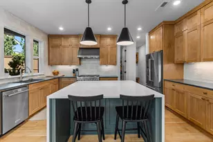 19201 NW Mount Shasta Dr, Bend, OR 97703 - Photo 11