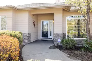 2241 SE Pilatus Ln, Bend, OR 97702 - Photo 3