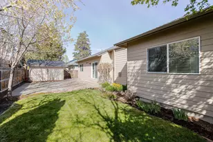 2241 SE Pilatus Ln, Bend, OR 97702 - Photo 33