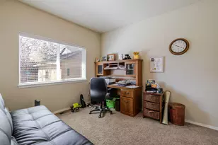2241 SE Pilatus Ln, Bend, OR 97702 - Photo 23