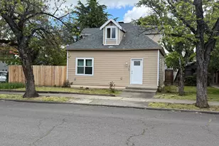 329 S Grape St, Medford, OR 97501 - Photo 3