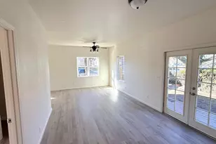 329 S Grape St, Medford, OR 97501 - Photo 9