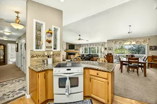 221 Lauer Way, Grants Pass, OR 97526 - Photo 9