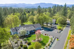 221 Lauer Way, Grants Pass, OR 97526 - Photo 3