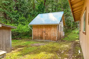 9105 W Evans Creek Rd, Rogue River, OR 97537 - Photo 25