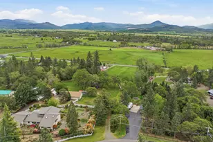 620 Vista Park Dr, Eagle Point, OR 97524 - Photo 9