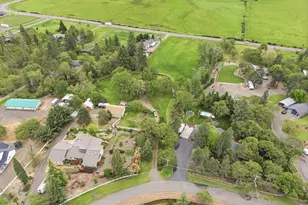 620 Vista Park Dr, Eagle Point, OR 97524 - Photo 25