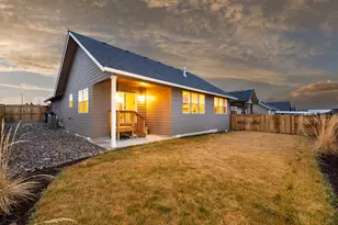 1811 NE 3rd St, Redmond, OR 97756 - Photo 17