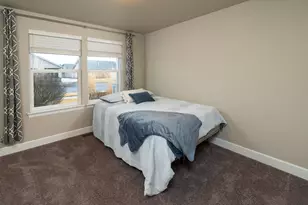 1811 NE 3rd St, Redmond, OR 97756 - Photo 13