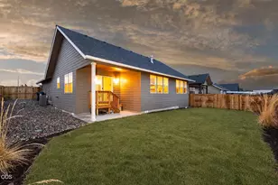 1811 NE 3rd St, Redmond, OR 97756 - Photo 17