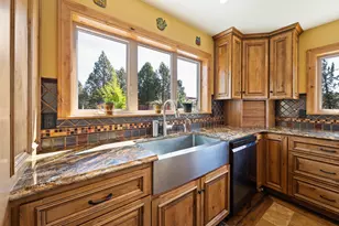 60135 Stirling Dr, Bend, OR 97702 - Photo 15