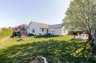 3242 SW Juniper Ave, Redmond, OR 97756 - Photo 25