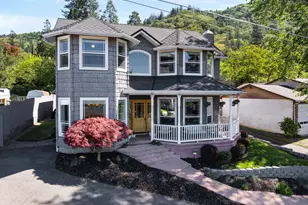 1679 NE Terrace Dr, Grants Pass, OR 97526 - Photo 3