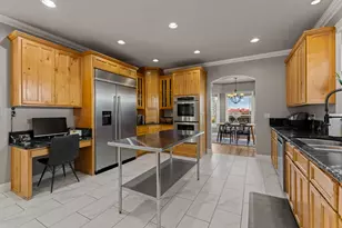 1679 NE Terrace Dr, Grants Pass, OR 97526 - Photo 3