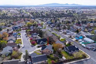 2232 SW Newberry Ct, Redmond, OR 97756 - Photo 37