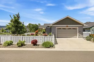 1502 River Run St, Central Point, OR 97502 - Photo 7